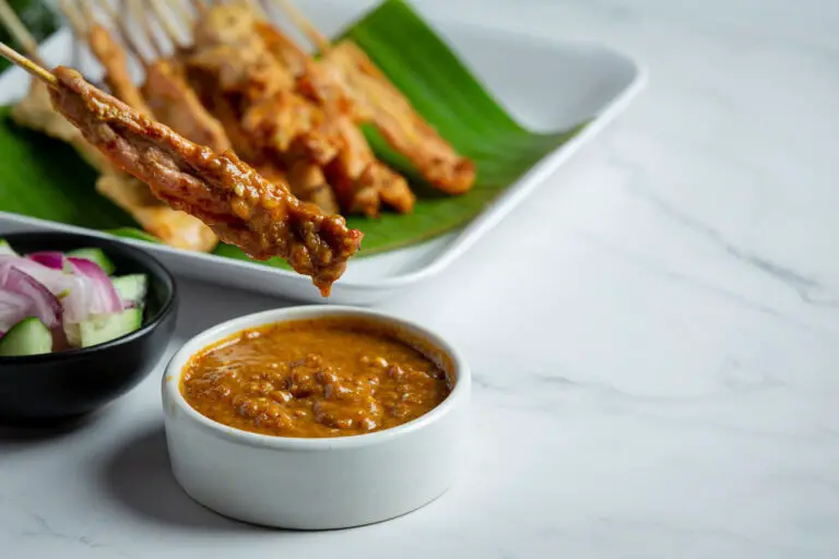 this-fast-and-easy-thai-peanut-sauce-is-perfect-for-spring-rolls